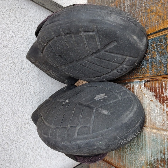 CROC Fleece-lined Cozy Clogs - Picture 3 of 8